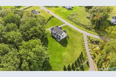 8 Holly Lane, Newtown, CT 06470 - Photo 5