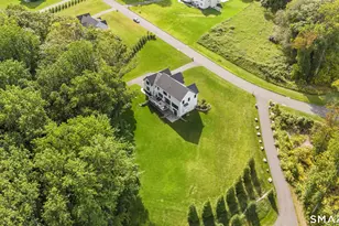 8 Holly Ln, Newtown, CT 06470 - Photo 5