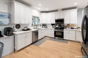 82 Columbus Pl, Stamford, CT 06907 - Photo 7