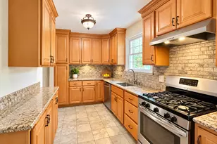 406 Lakeside Dr, Bridgeport, CT 06606 - Photo 3