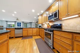 72 Sutton Dr E, Stamford, CT 06906 - Photo 17