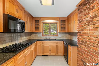 83 Richmond Lane, West Hartford, CT 06117 - Photo 13