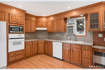 10 Horseshoe Drive, Danbury, CT 06811 - Photo 11