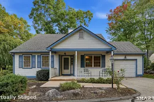 2 Hawthorne Ln, East Lyme, CT 06357 - Photo 1