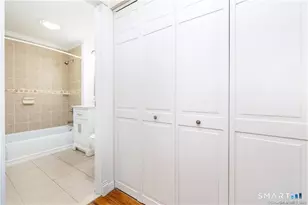 108 Oakwood Ave, West Hartford, CT 06119 - Photo 21