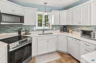 25 Oakwood Rd, East Lyme, CT 06357 - Photo 13