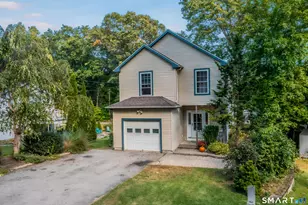 25 Oakwood Rd, East Lyme, CT 06357 - Photo 1