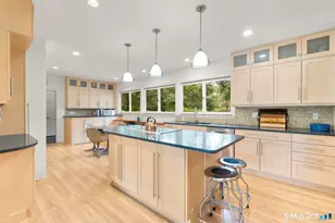 10 Fox Hill Rd, Woodbridge, CT 06525 - Photo 3