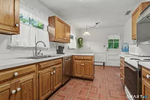 68 Winding Ln, Norwalk, CT 06851 - Photo 5