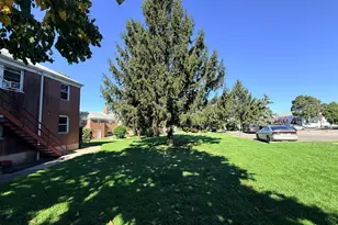 1076 E Main St, Stamford, CT 06902 - Photo 9