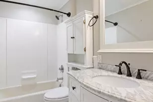 377 Park Rd, West Hartford, CT 06119 - Photo 9