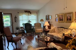 102 N Maple St, Enfield, CT 06082 - Photo 5