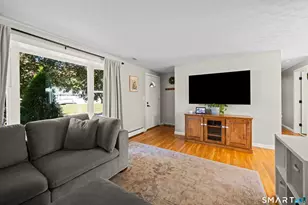 4 Whitewood St, Enfield, CT 06082 - Photo 9