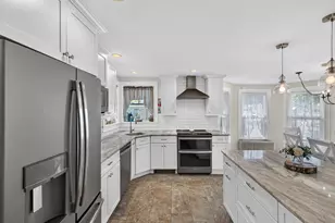 24 Hatch St, Stonington, CT 06355 - Photo 3