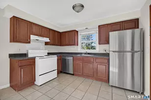27 Manila Ave, Woodbridge, CT 06525 - Photo 5