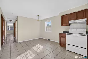 27 Manila Ave, Woodbridge, CT 06525 - Photo 3