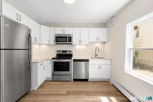 704 Maple St, Bridgeport, CT 06608 - Photo 7