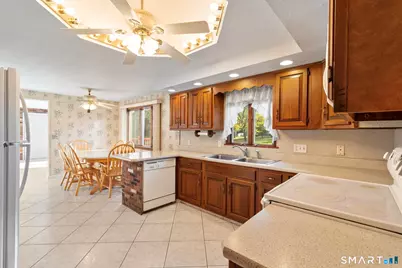 11 Peters Court, North Haven, CT 06473 - Photo 9