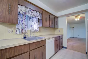 2 Meeting House Rd, Stratford, CT 06614 - Photo 9