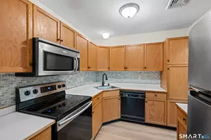 378 Meridian St Ext, Groton, CT 06340 - Photo 5