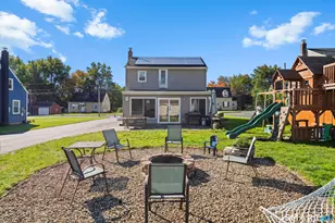 17 Pearl St, Windsor Locks, CT 06096 - Photo 3