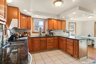 17 Pearl St, Windsor Locks, CT 06096 - Photo 7