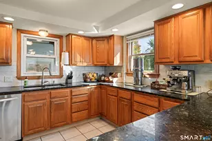 17 Pearl St, Windsor Locks, CT 06096 - Photo 9