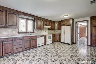 107 Patriot Ln, Newington, CT 06111 - Photo 17