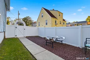 208 Sunrise Terrace, Bridgeport, CT 06606 - Photo 19