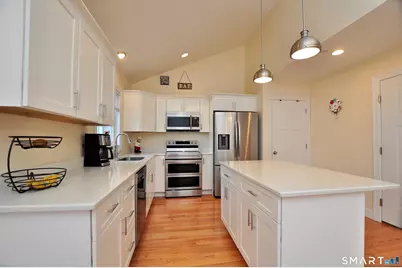 707 Old Village Circle, Windsor, CT 06095 - Photo 15