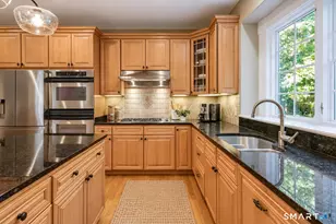 15 St Michaels Ct, Avon, CT 06001 - Photo 5