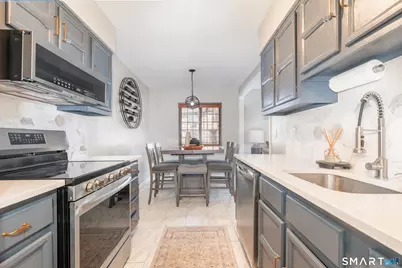 153 Foxwood Close #153, Milford, CT 06461 - Photo 5