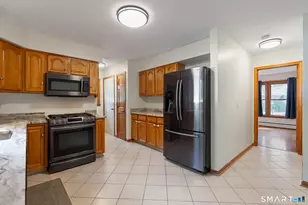24 Cortland St, Windsor Locks, CT 06096 - Photo 9