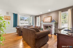 340 Macon Dr, Bridgeport, CT 06606 - Photo 5