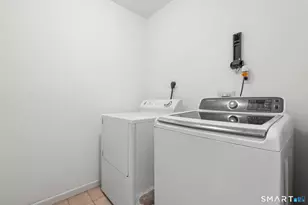 340 Macon Dr, Bridgeport, CT 06606 - Photo 23
