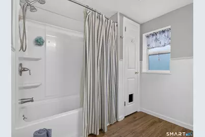 13 Woodlawn Avenue, Waterford, CT 06385 - Photo 19