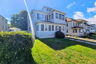 33 Woodmere Rd, West Hartford, CT 06119 - Photo 1