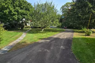 821 Bayberry Ln, Orange, CT 06477 - Photo 3