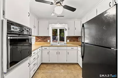 4 Douglas Drive, Enfield, CT 06082 - Photo 13