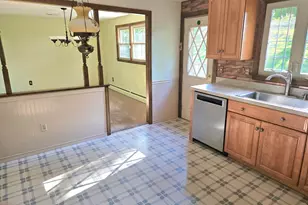 21 Downing Cir, Bloomfield, CT 06002 - Photo 11
