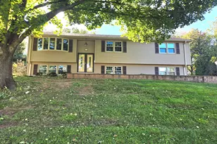 21 Downing Cir, Bloomfield, CT 06002 - Photo 1