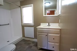42 Woodbridge St, Manchester, CT 06042 - Photo 7