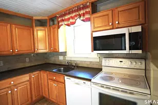 42 Woodbridge St, Manchester, CT 06042 - Photo 3