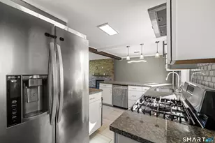7 Wesley Rd, East Windsor, CT 06016 - Photo 9