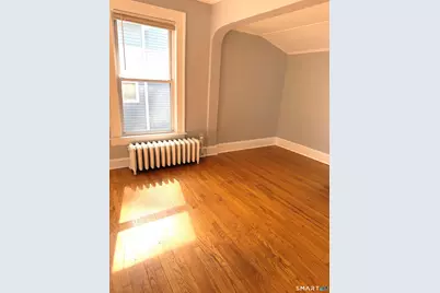 129 Quaker Lane South #2nd floor, West Hartford, CT 06119 - Photo 5