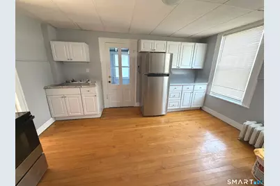129 Quaker Lane South #2nd floor, West Hartford, CT 06119 - Photo 3