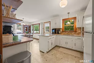 17 Edgewood Dr, Wallingford, CT 06492 - Photo 7
