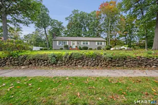 17 Edgewood Dr, Wallingford, CT 06492 - Photo 3