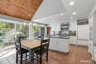 33 Rock Hill Rd, Woodbridge, CT 06525 - Photo 9