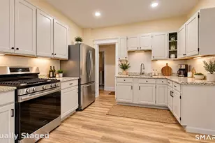 17 Bond St, Hartford, CT 06114 - Photo 3